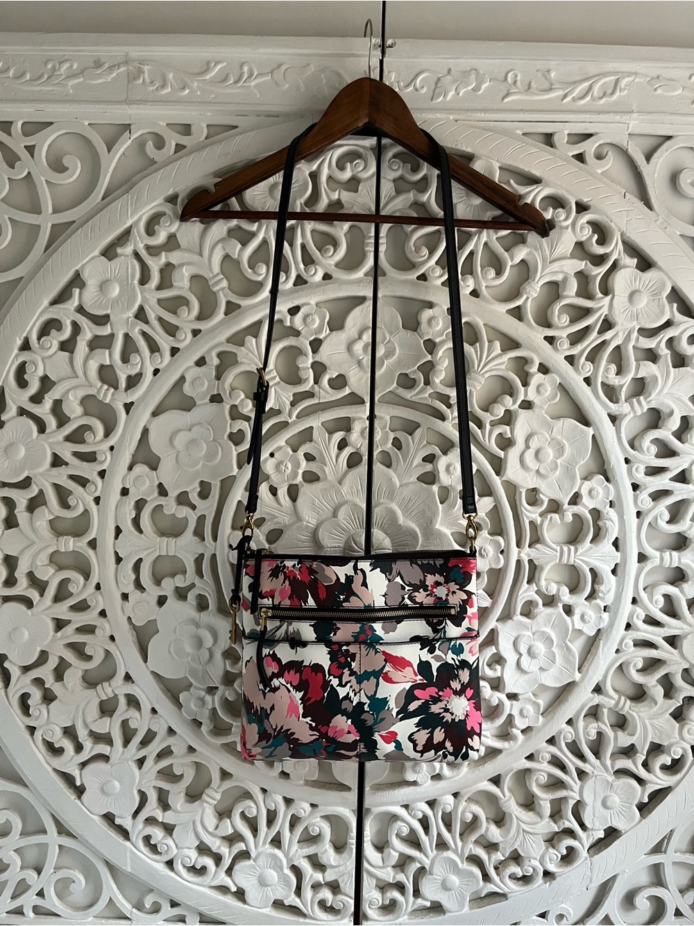 Fossil Floral Crossbody Bag Pink Black Zip Brass Key Adjustable Shoulder Purse - Picture 2 of 12